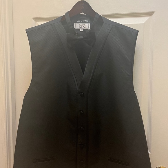 Mens black tux vest and bow tie - Picture 1 of 2